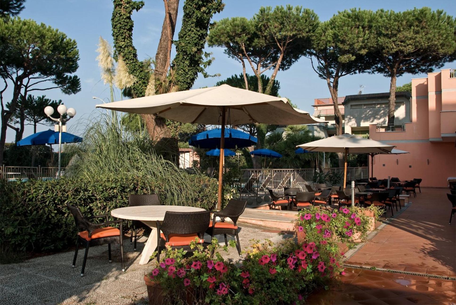 Versilia Palace Hotel Marina di Pietrasanta Exterior foto